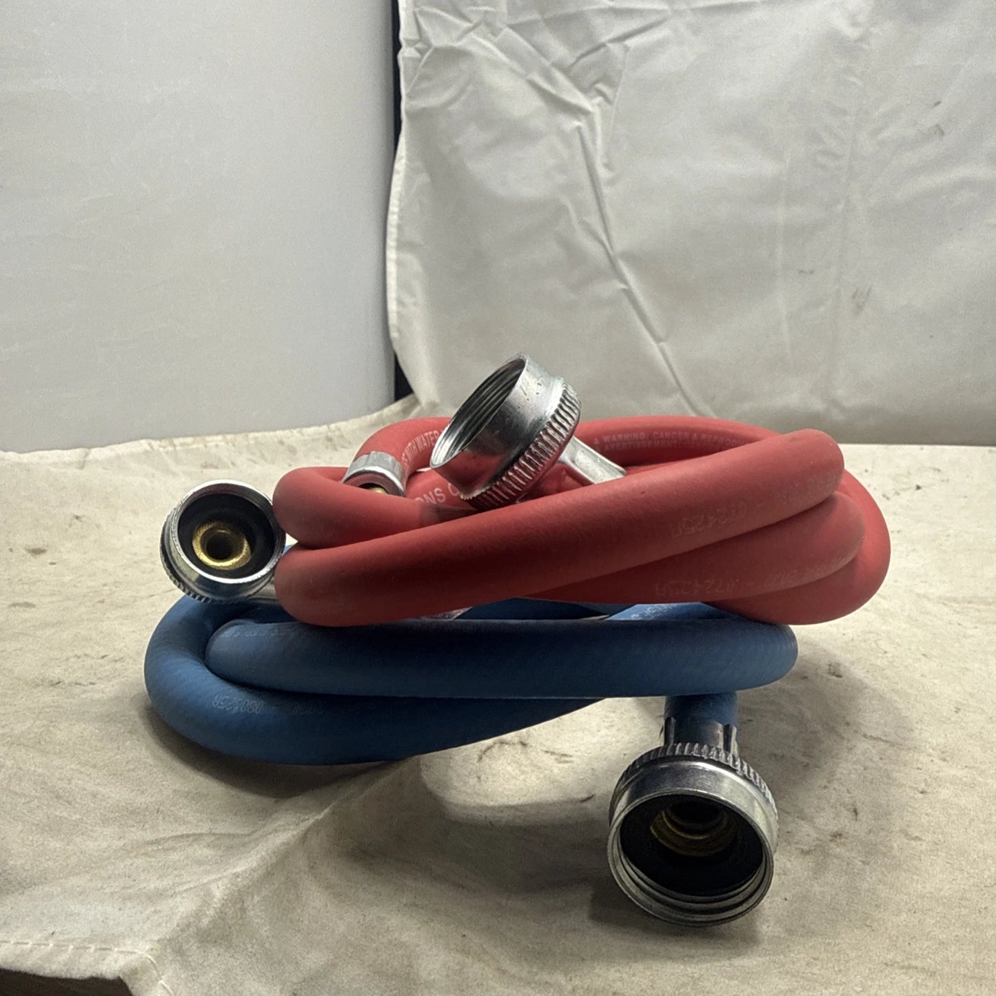 PAIR Everbilt4FT RED/BLUE RUBBER WASHER HOSES Open Box