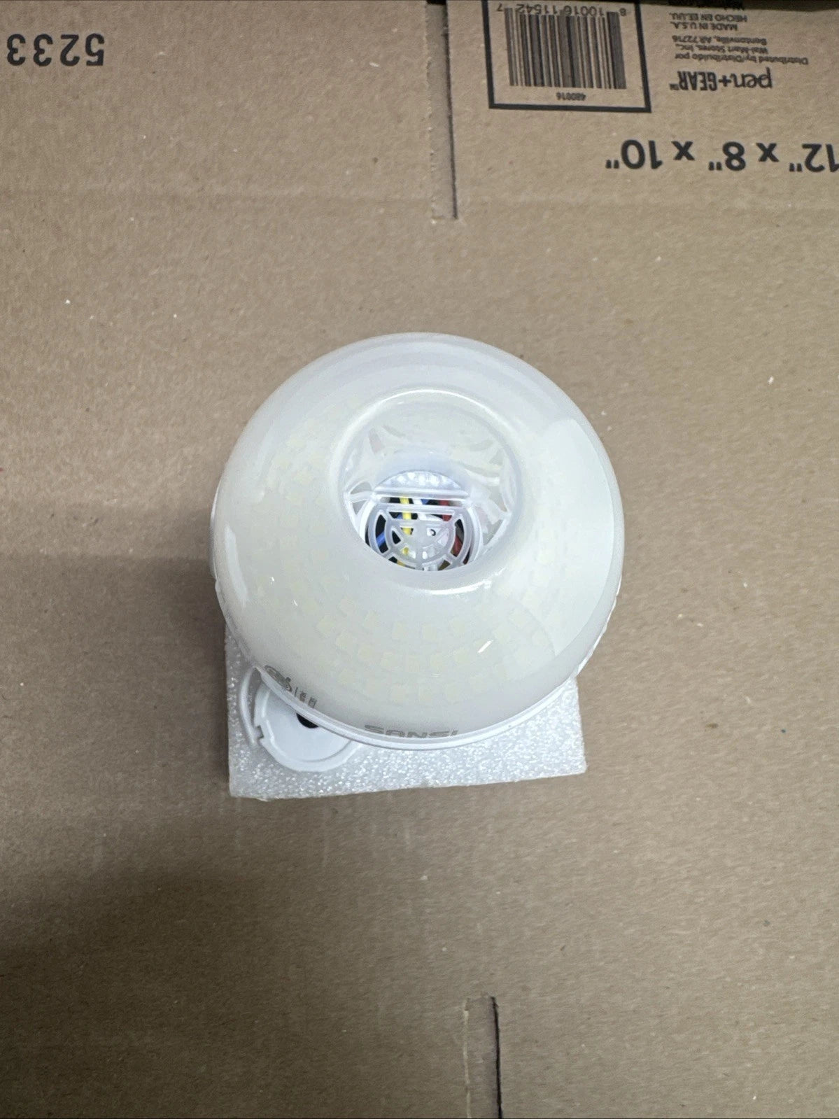 Rechargeable Emergency Light Bulb, Battery Powered 2000mAh A19 LED Light Bulb...