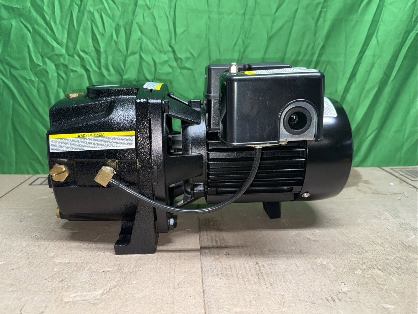 LEO3/4 HP 115/230-Volt Cast Iron Convertible Jet Pump NEW Open Box