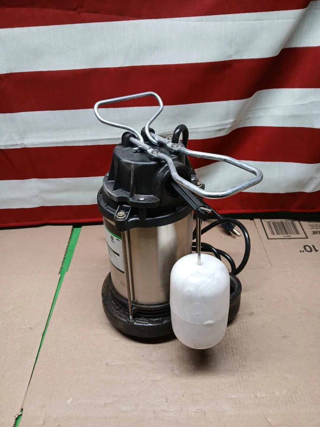 Wayne CDU1000 1 HP Stainless Steel Cast Iron Submersible Sump Pump NOB.