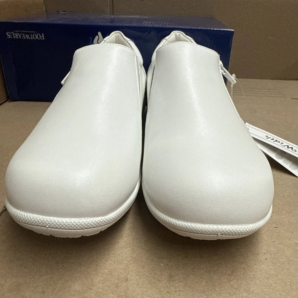 24 HOUR COMFORT Ester Women's 9.5 Wide Width Slip-On Leather Loafers Nurse