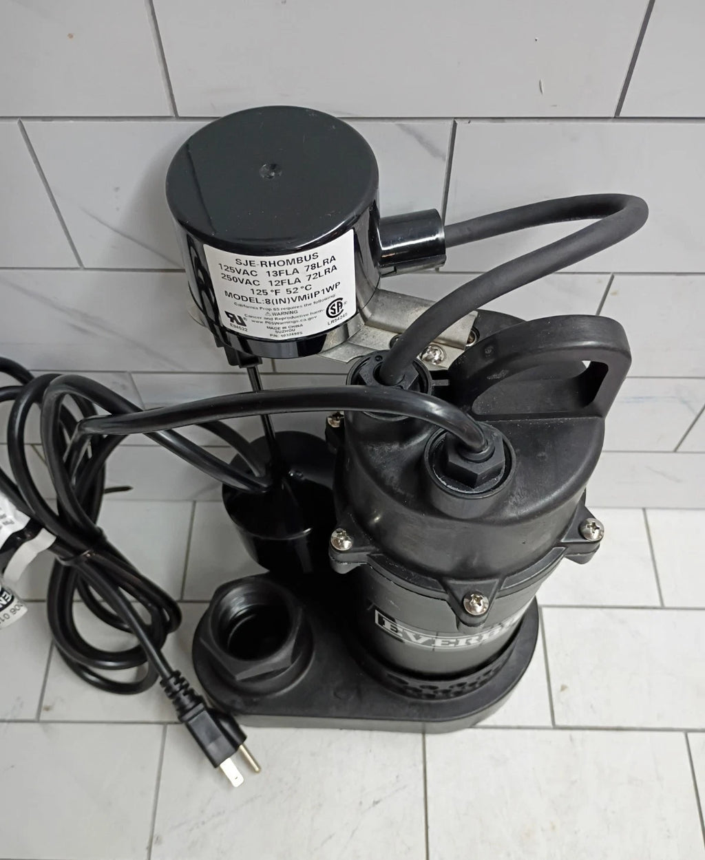Everbilt HDSP50V 1/2 HP Submersible Sump Pump Thermoplastic Vertical., Open Box.