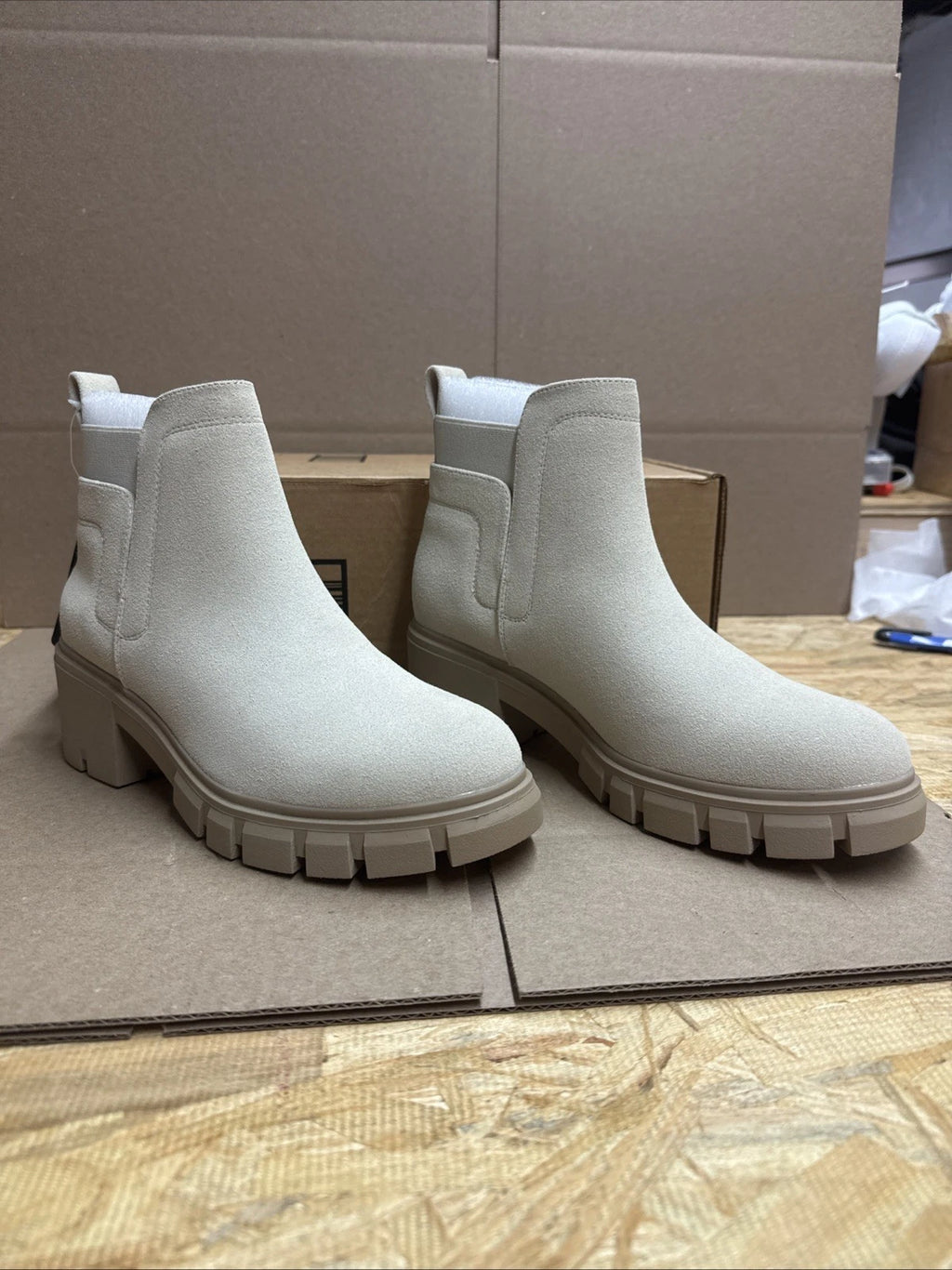 Athlefit Women's Chelsea Boots Lug Platform Chunky Heel Ankle Suede size 7.5