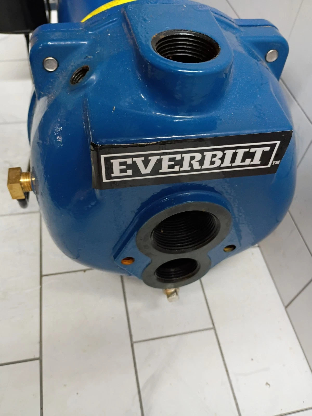 Everbilt 1 HP Professional Convertible Jet Pump. Read Description For Parts*