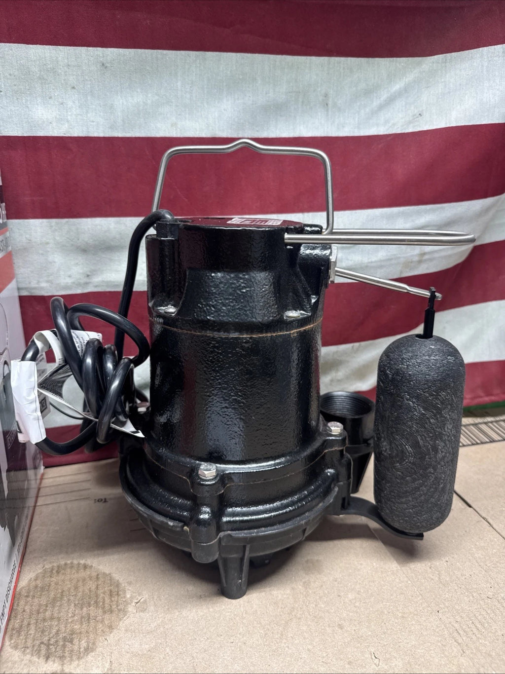 Everbilt 1000041119 1/3 HP Cast Iron Submersible Sump Pump