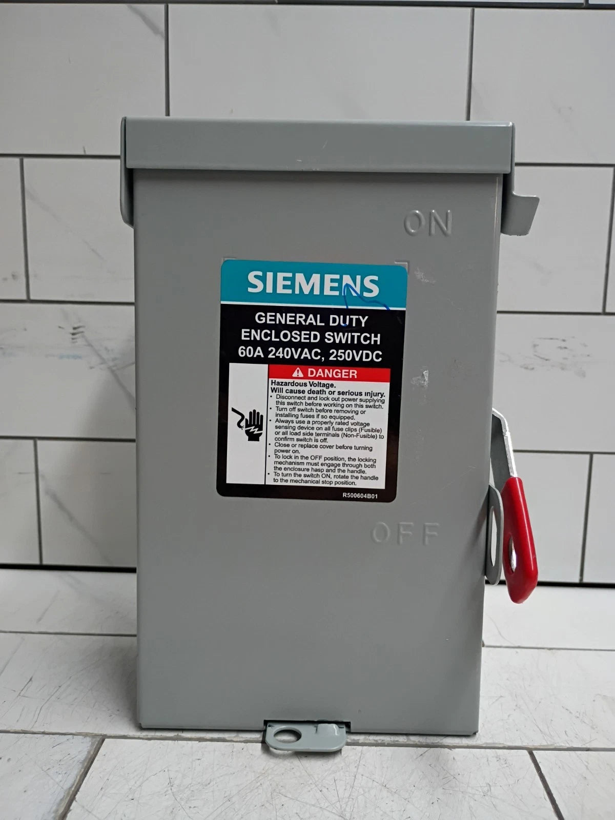 Siemens LNF222RA 60A 240V 2-Pole Non-Fusible Safety Disconnect Switch NEMA 3R OB