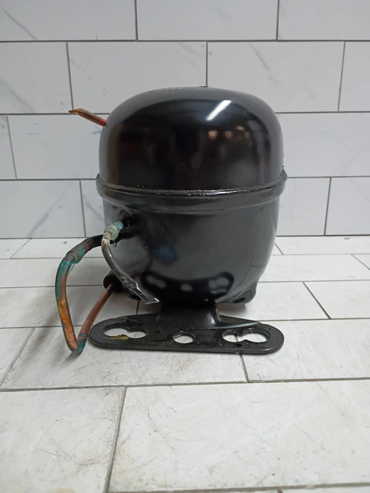 GE Refrigerator Compressor EZ65H1A-U, WR87X37849, WR87X31765 Read Description.