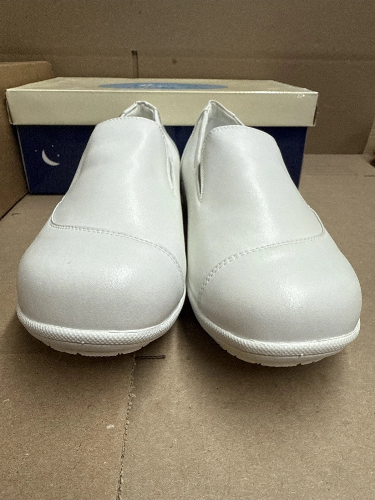 24 HOUR COMFORT Lila Women's 10.5 Wide Width Leather Slip-On Loafers Nurse