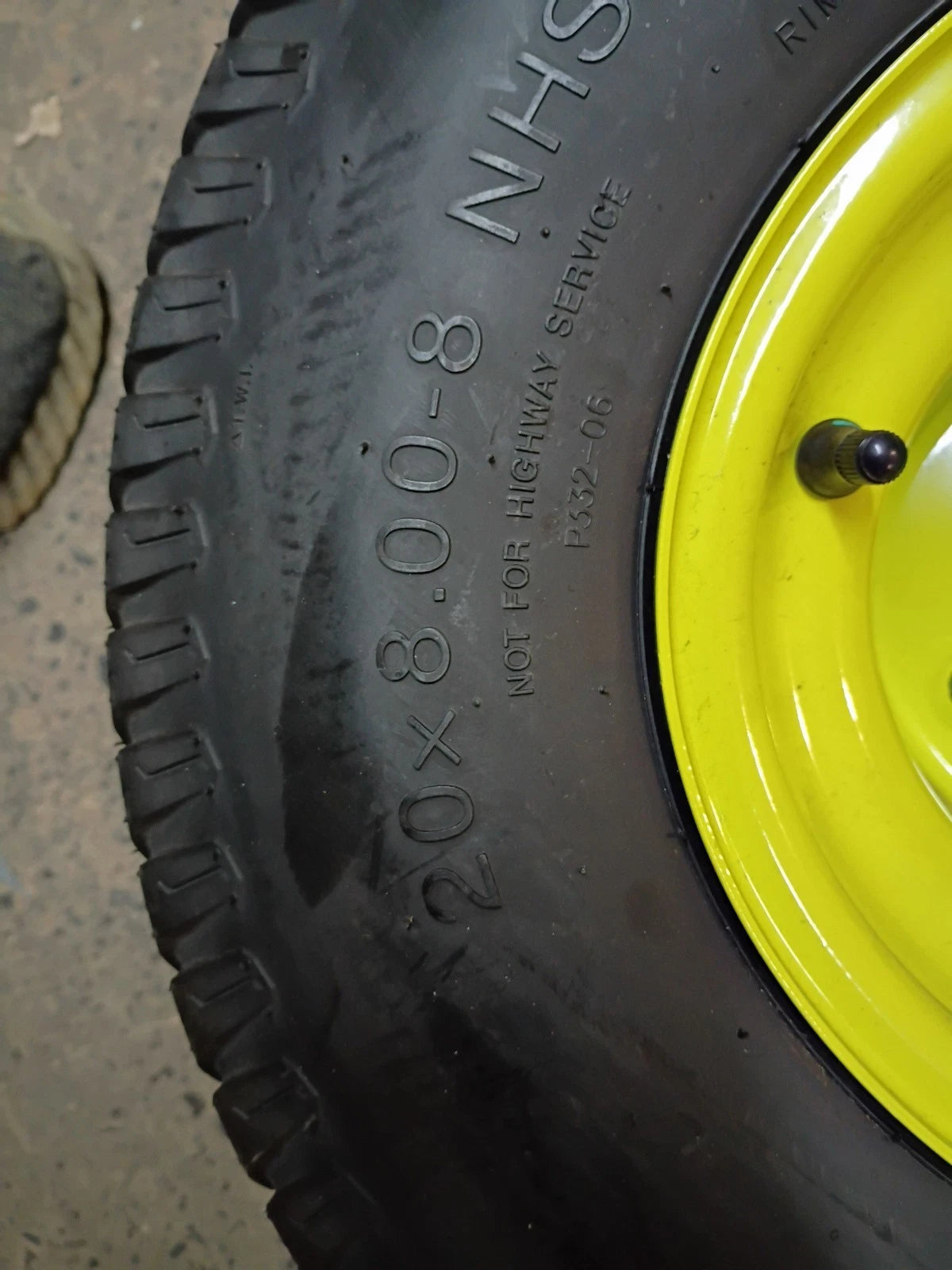 Rear Wheel Tire for Ryobi RYRM8060 T42Li 80V New Riding Lawn Rear Wheel