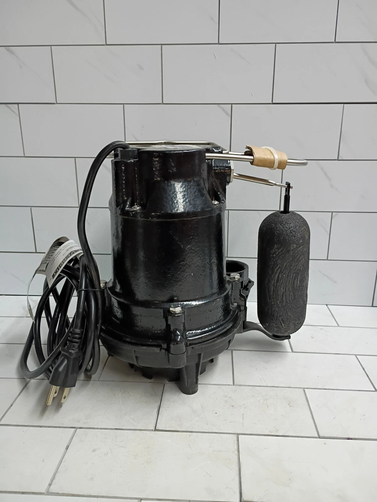 Everbilt 1000041119 1/3 HP Cast Iron Submersible Sump Pump Read Description