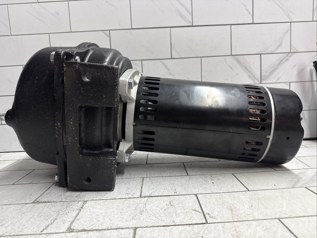 Wayne WLS150 1-1/2 HP Cast Iron Quick-Prime Lawn-irrigation Sprinkler Pump. NOB
