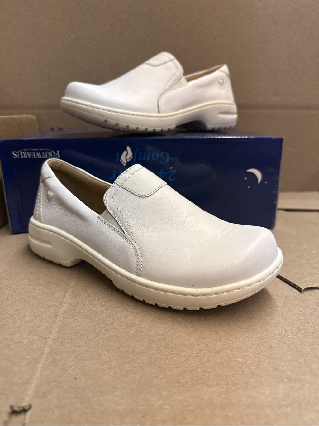 Nurse Mates Women's Slip-On Meredith Slip-Resistant Leather White Size 5.5M