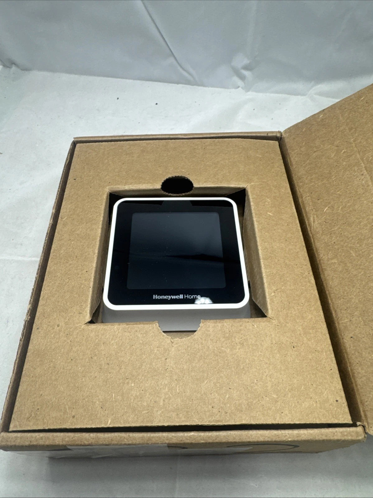 Honeywell Home RENEWRTH8800WF/U Wi-Fi Programmable Thermostat.