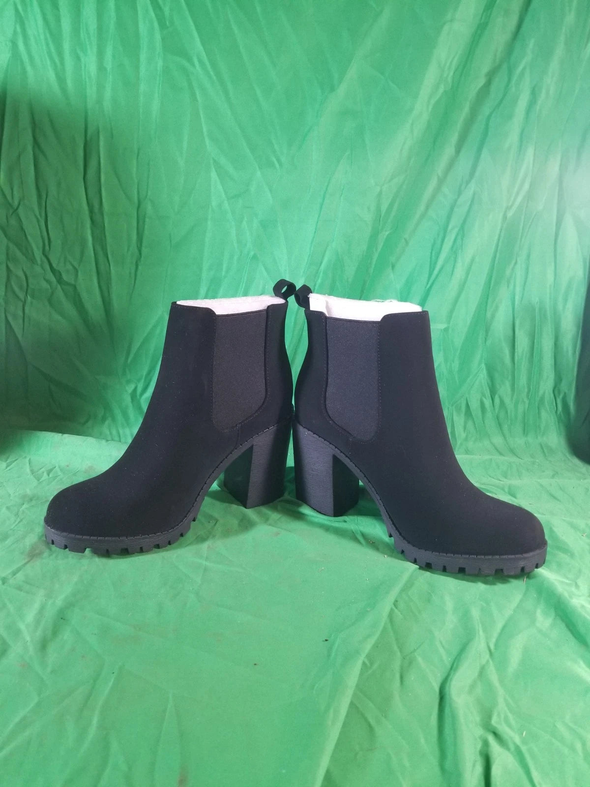 Soda Glove - Ankle Boot w/Lug Sole Elastic Gore and Chunky Heel Black Size 11