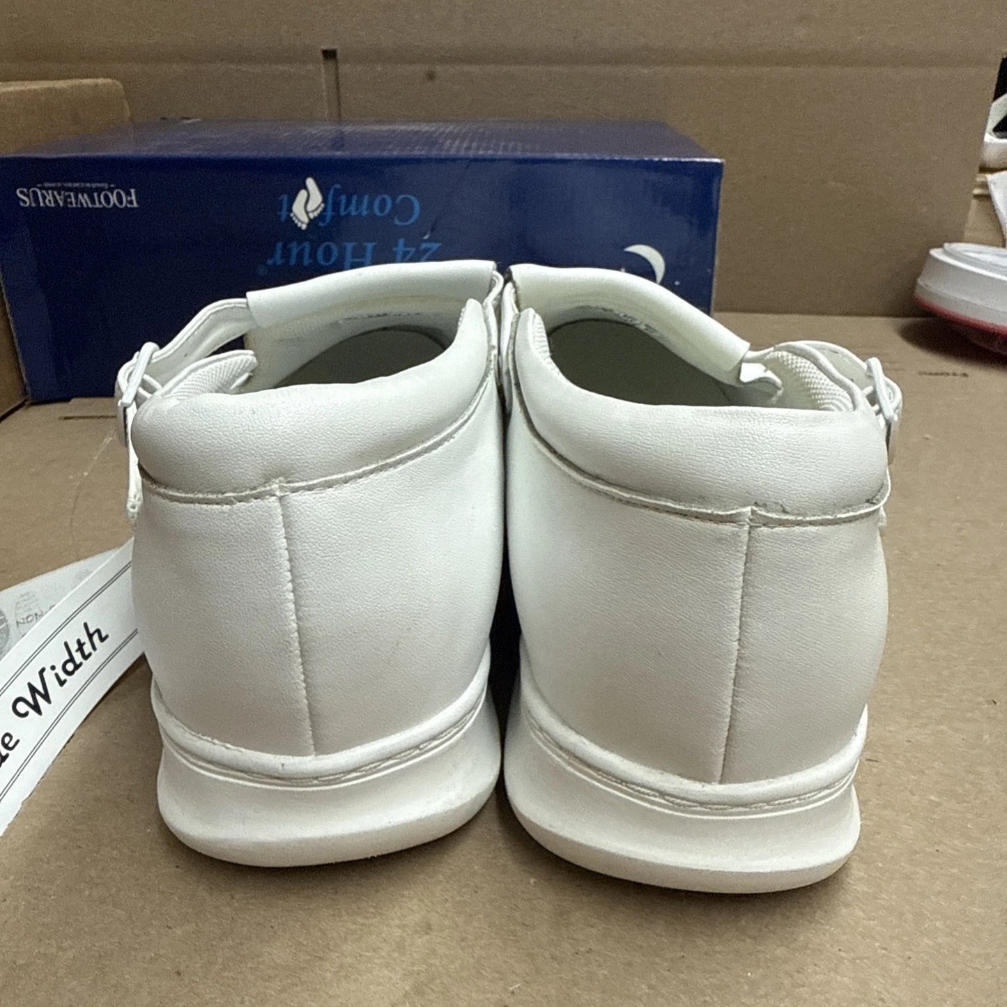 24 HOUR COMFORT Chloe Women's 10.5 WideWidth Moccasin Design Leather Shoes Nurse
