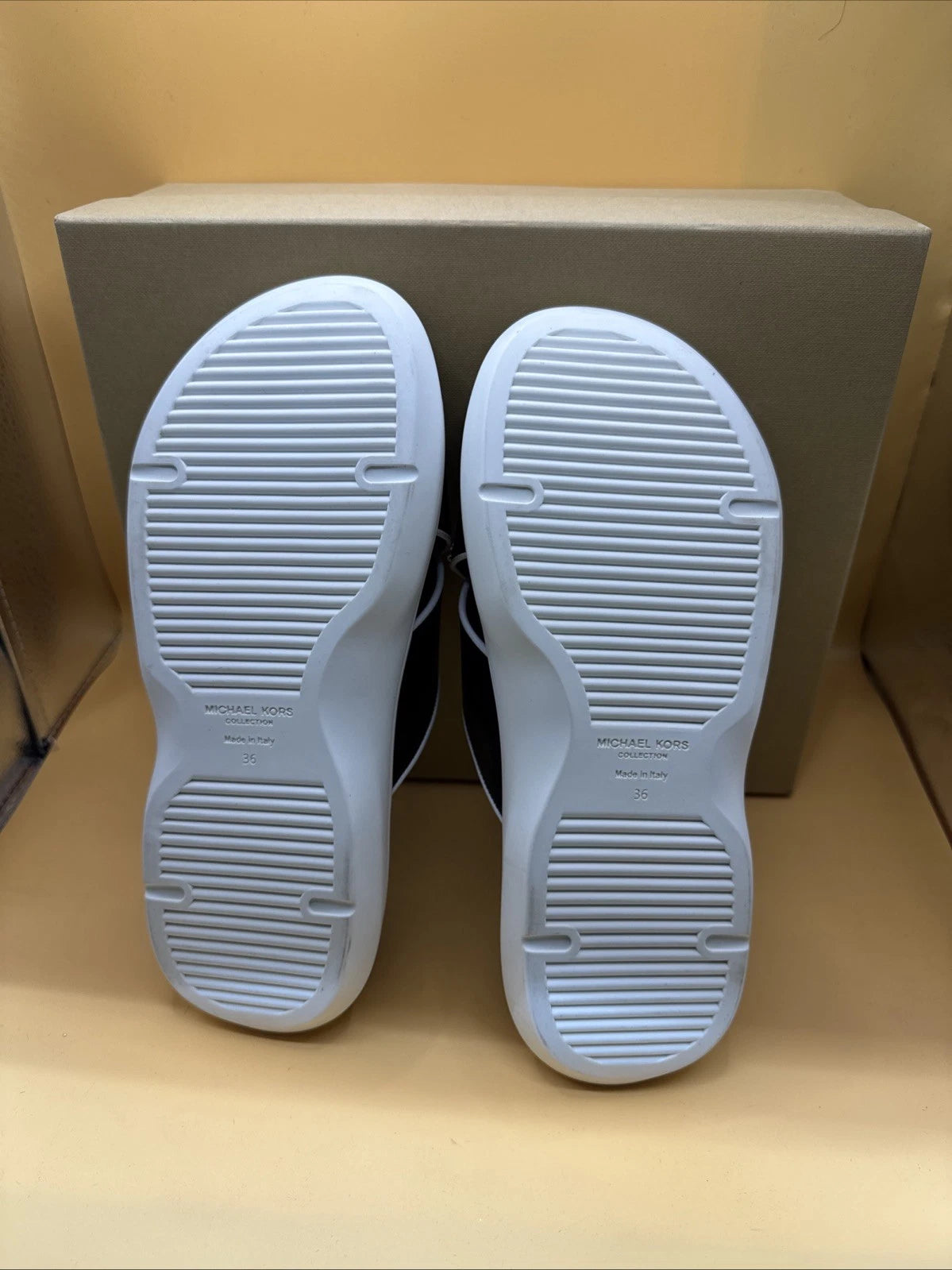 Michael Kors Collection Slides Daphne Calf Leather Slide, Size US 6