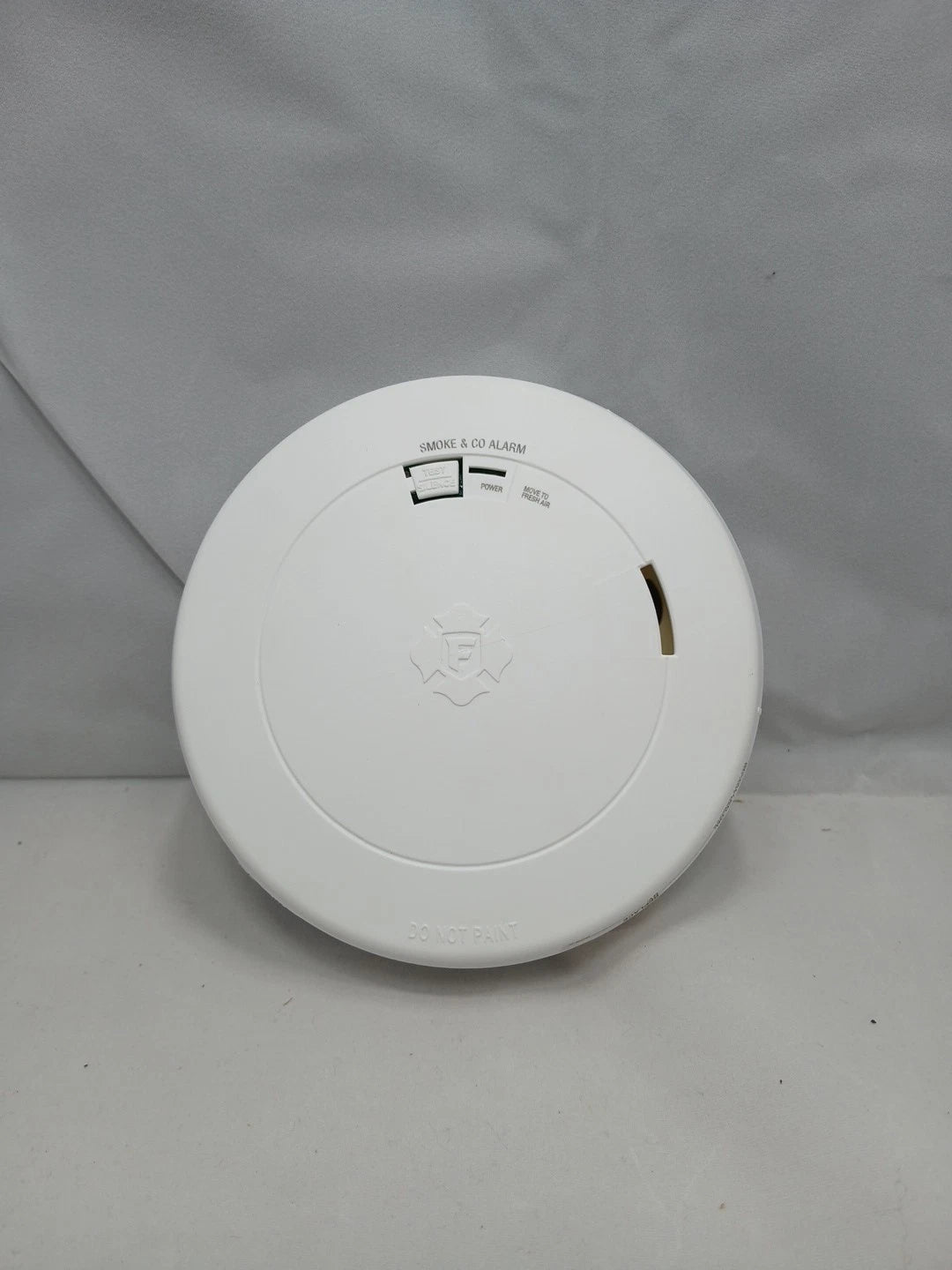 First Alert smc0210 Slim Smoke Alarm 10-Year Sealed Battery Advanced Detection