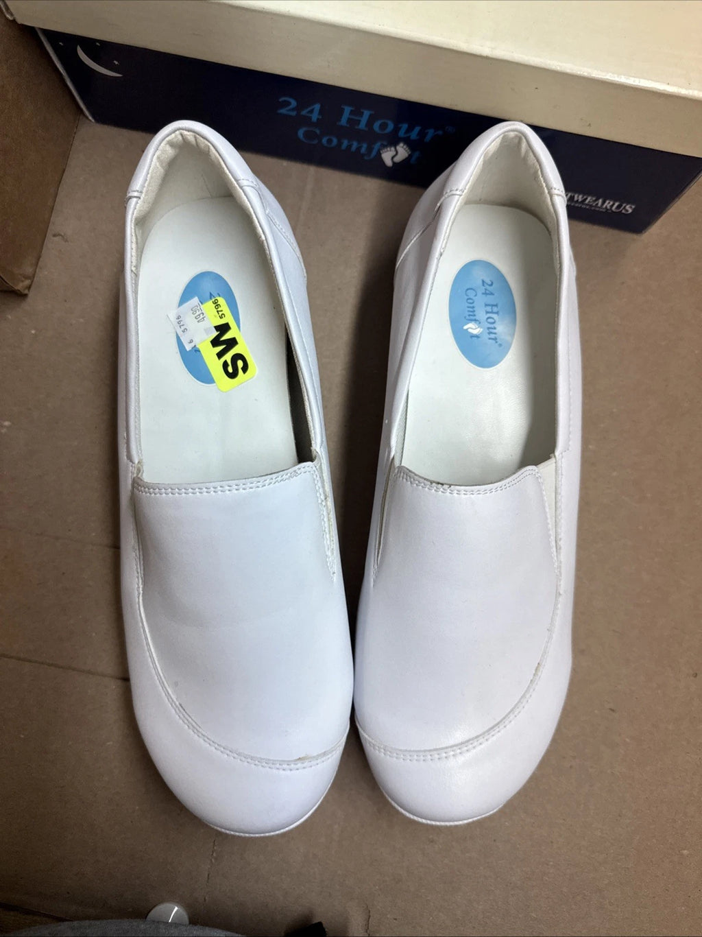 24 HOUR COMFORT Lila Women's 9.5 Wide Width Leather Slip-On Loafers Nurse