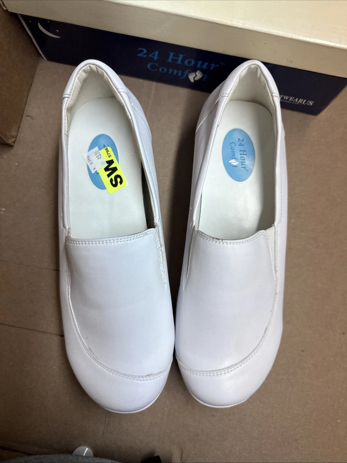 24 HOUR COMFORT Lila Women's 9.5 Wide Width Leather Slip-On Loafers Nurse