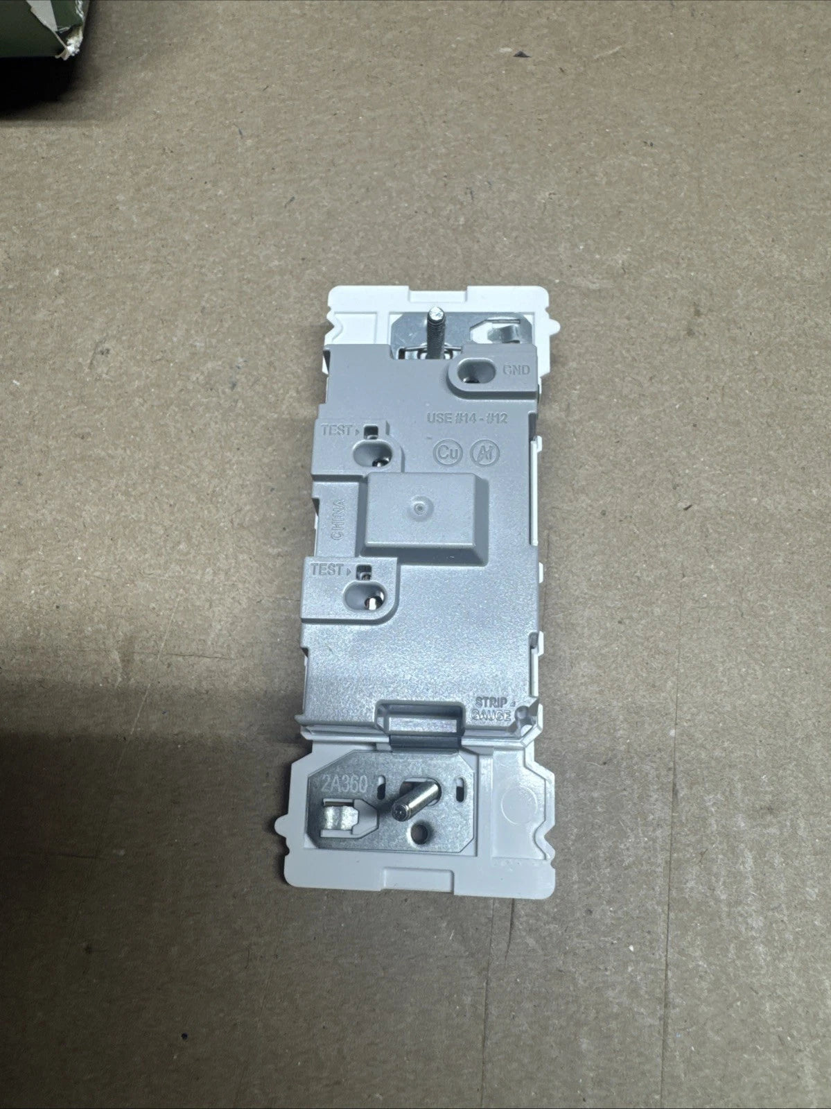 4x10pk E5603-MW Leviton Decora Edge 15 amps 3-Way Rocker Switch White (Open Box)