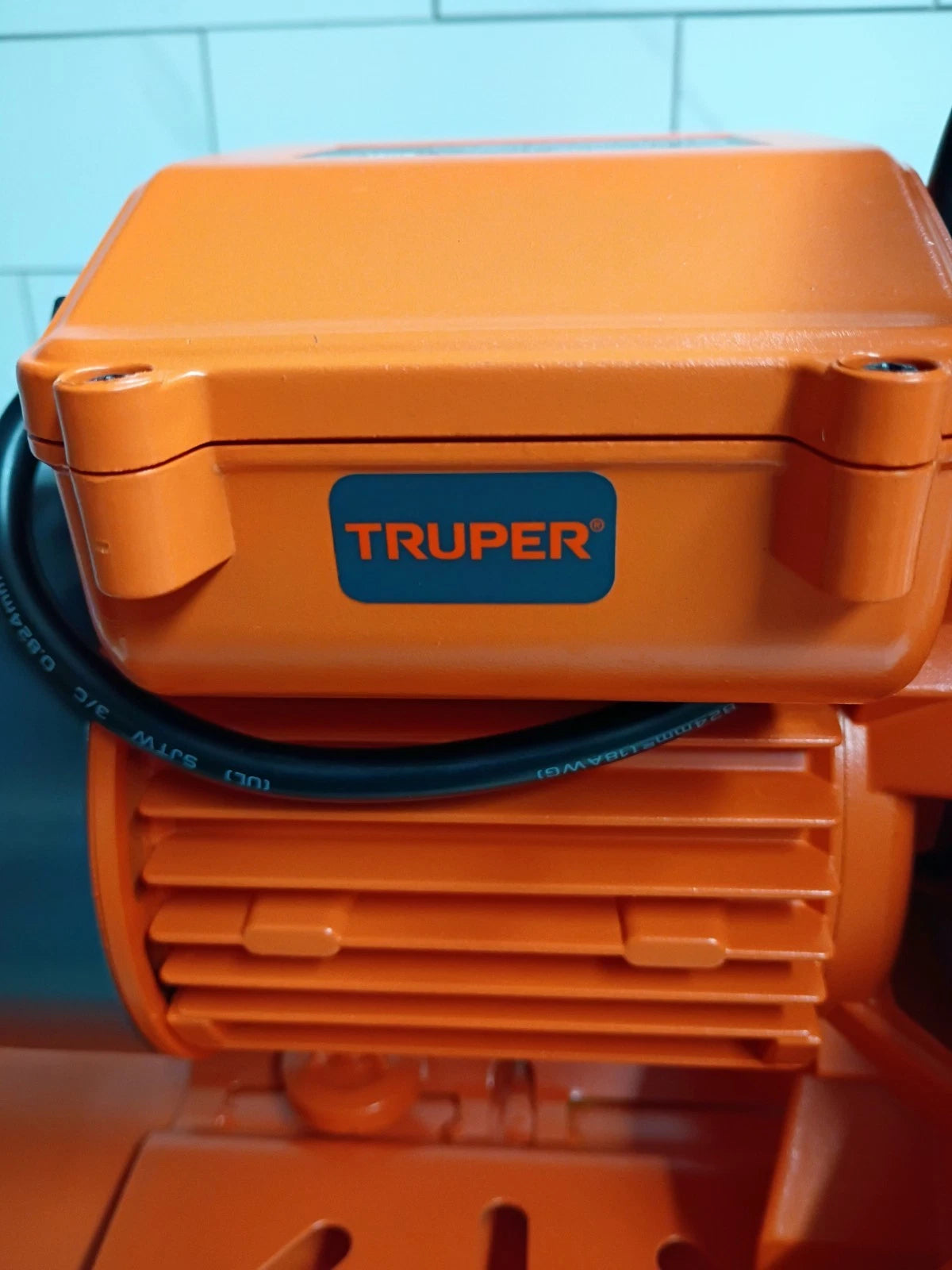 Truper HIDR-1/2X24 Hydropneumatic pump 1/2 HP, 24 liters Open Box, Read