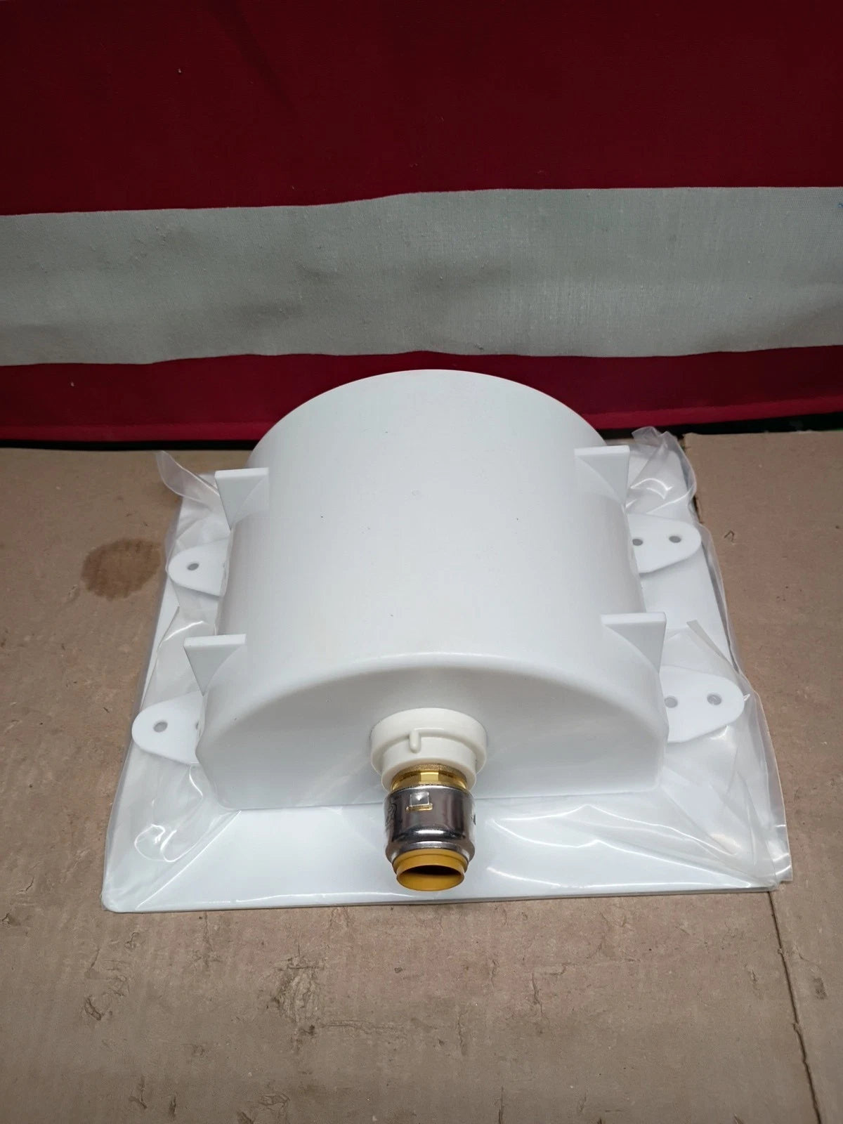 SharkBite 1/2 in. Push-to-Connect Brass Ice Maker Outlet Box
