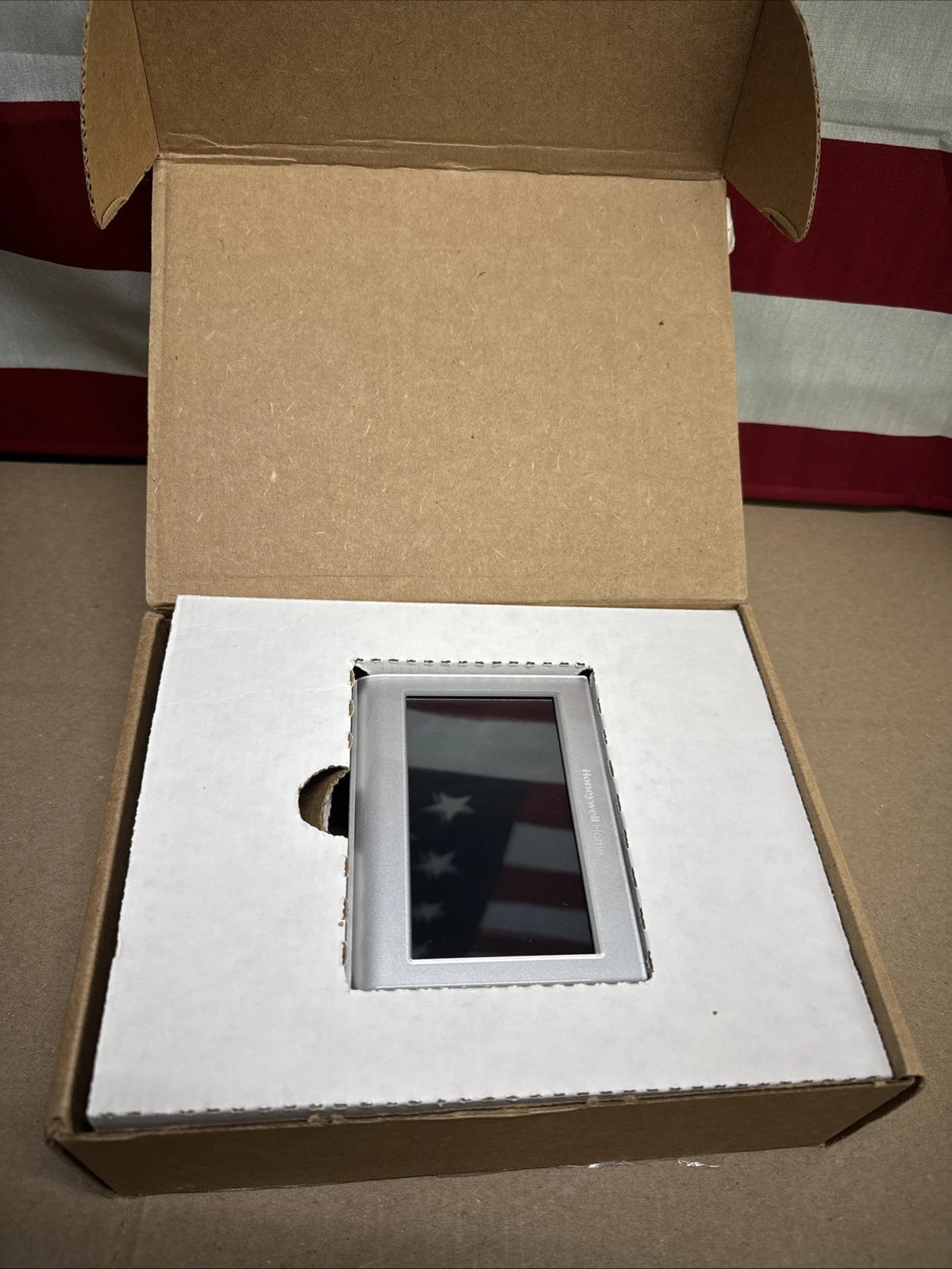 Honeywell Home RENEWRTH9585WF/U Smart Color Thermostat Silver