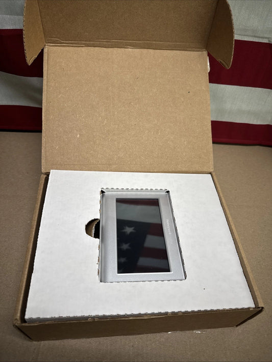 Honeywell Home RENEWRTH9585WF/U Smart Color Thermostat Silver