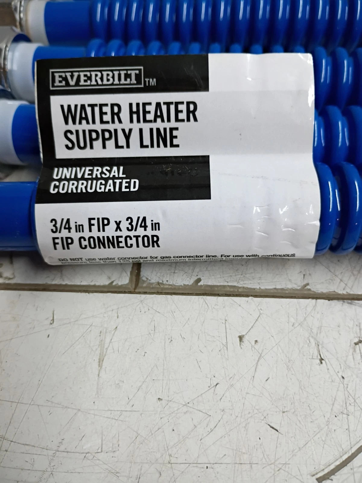 12PK Everbilt 3/4" X 3/4" X 18" Water Heater Flex Connector Red & Blue Open Box