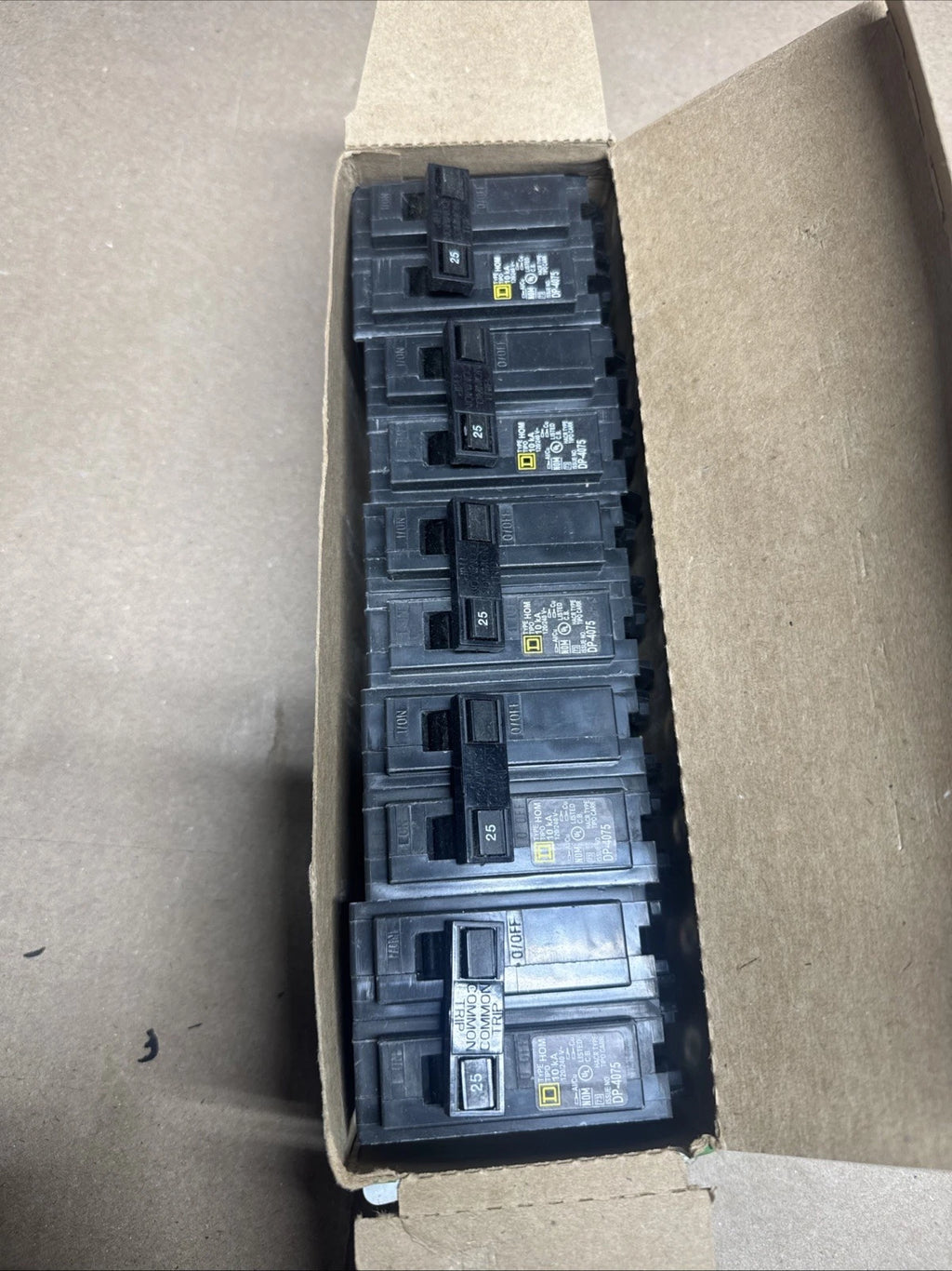 Lot of 5 Square D HOM225 25A 2-Pole Circuit Breaker Homeline Plug-On 120/240V