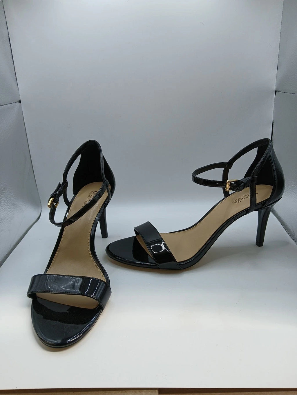 NWB Michael Kors Simone Patent Leather Mid Sandal Heel in Black Size 8.5