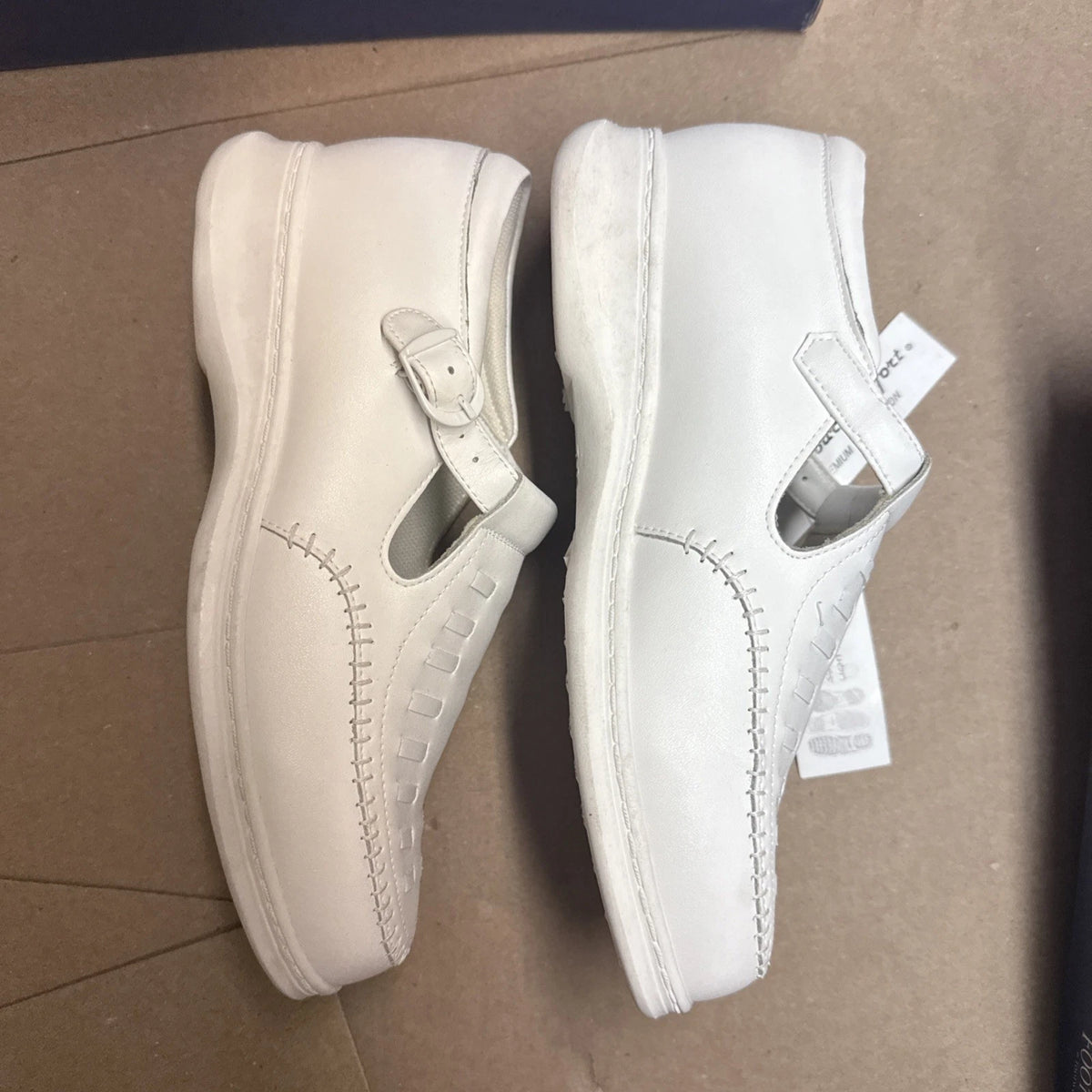 24 HOUR COMFORT Chloe Women's 7 Wide Width Moccasin Design Leather Shoes Nurse