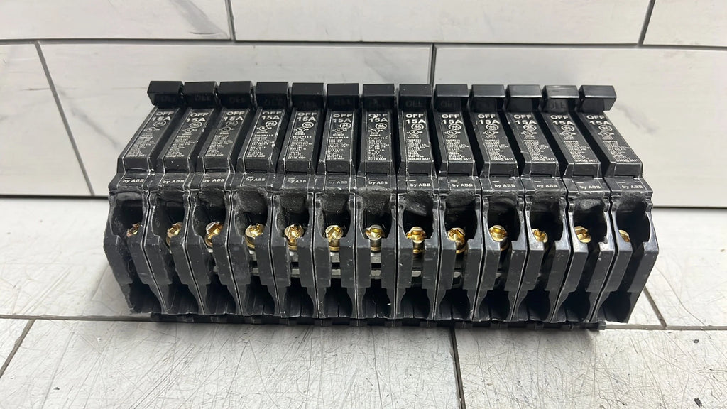 13PK ABB THQP115 15A 120V 1 POLE TYPE TQP CIRCUIT BREAKER