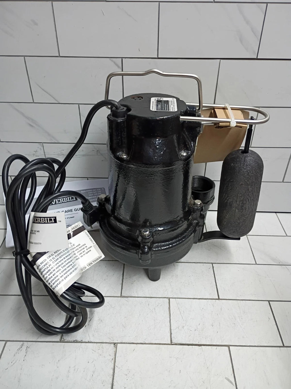 Everbilt 3/4HP Cast-Iron Pro-Grade Submersible Sump Pump 1004 120 345 OPEN BOX