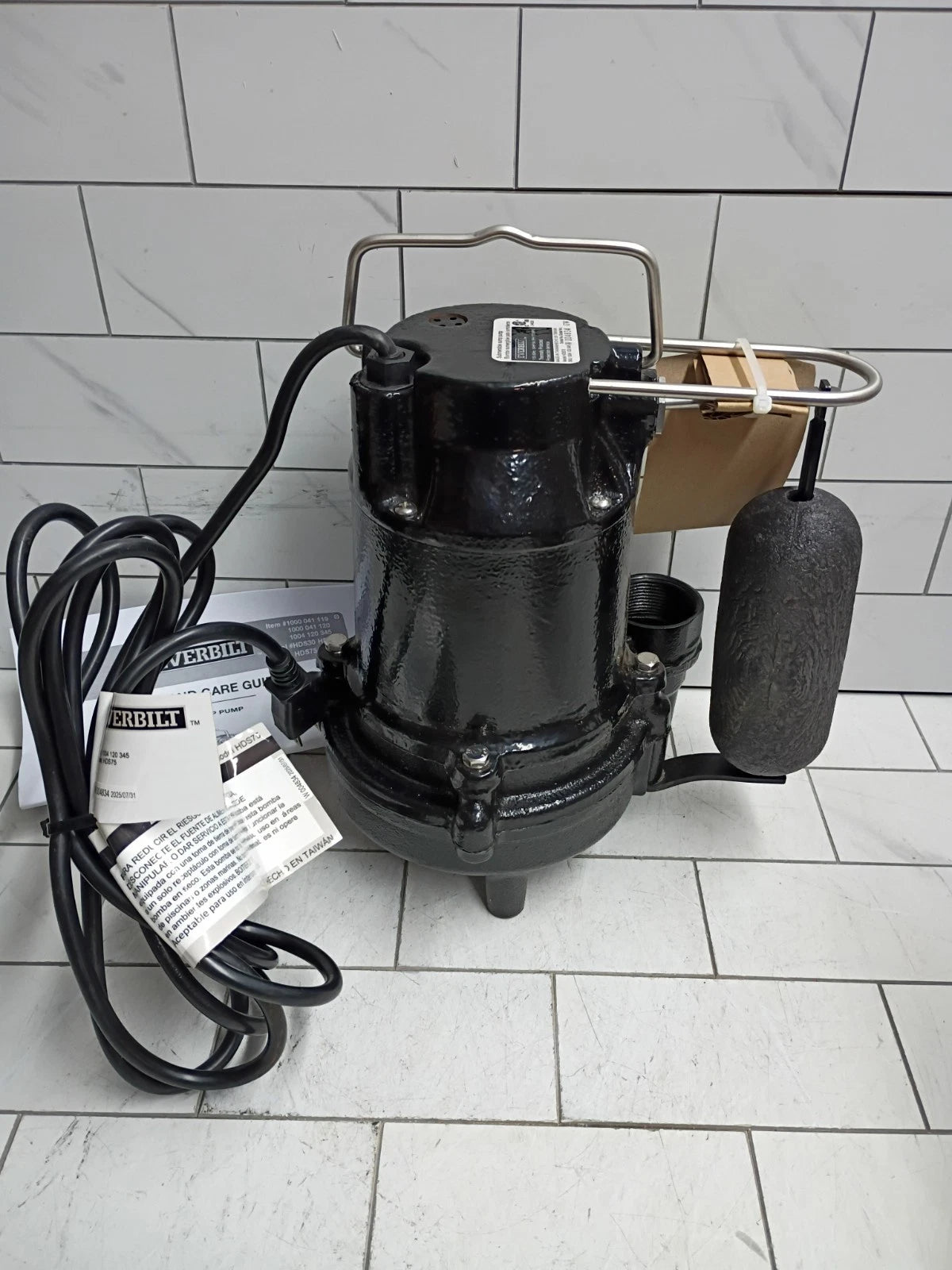 Everbilt 3/4HP Cast-Iron Pro-Grade Submersible Sump Pump 1004 120 345 OPEN BOX