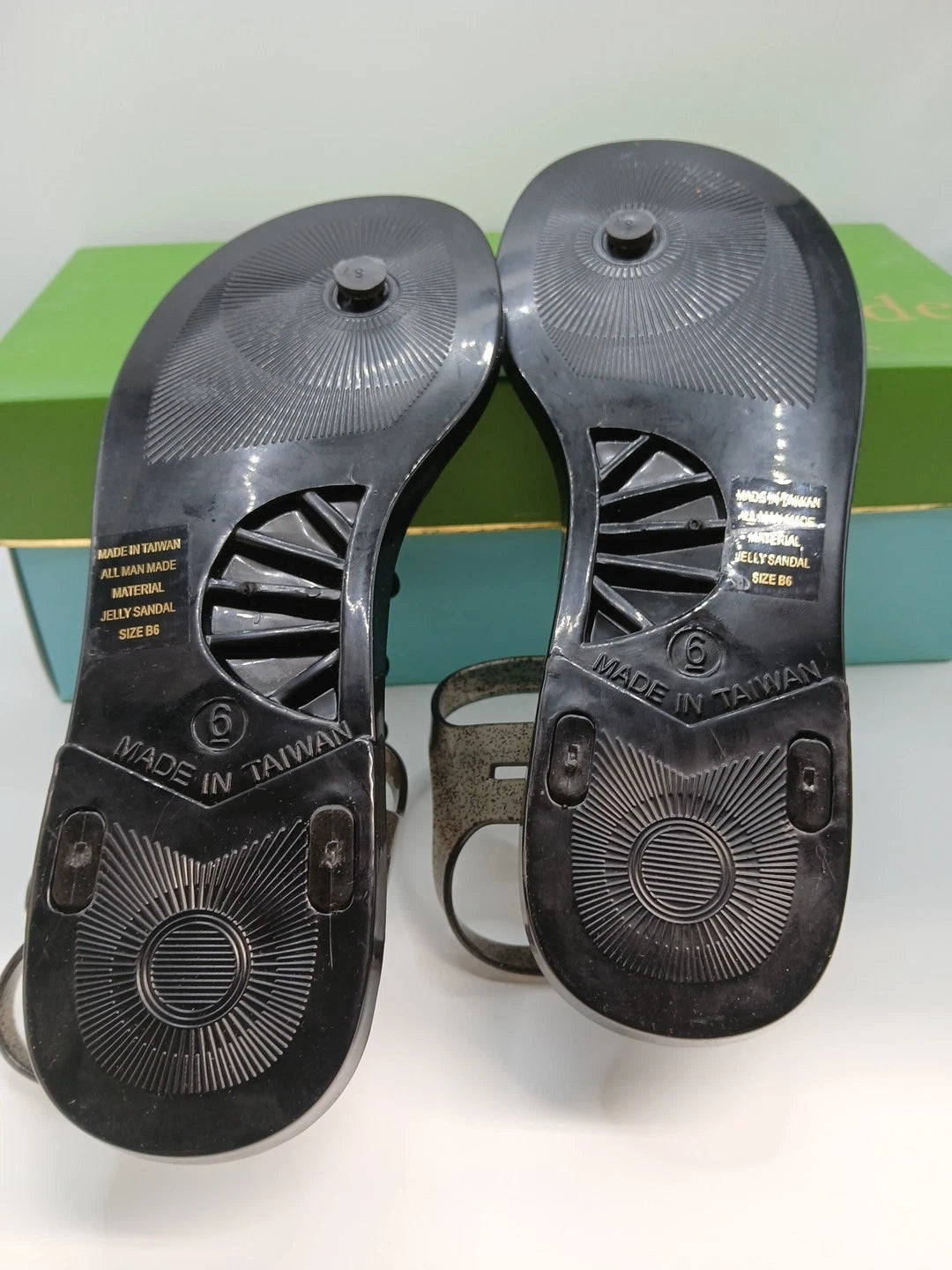 Kate Spade Black Sandals Women Size 6 Thong Style With Flower Detail