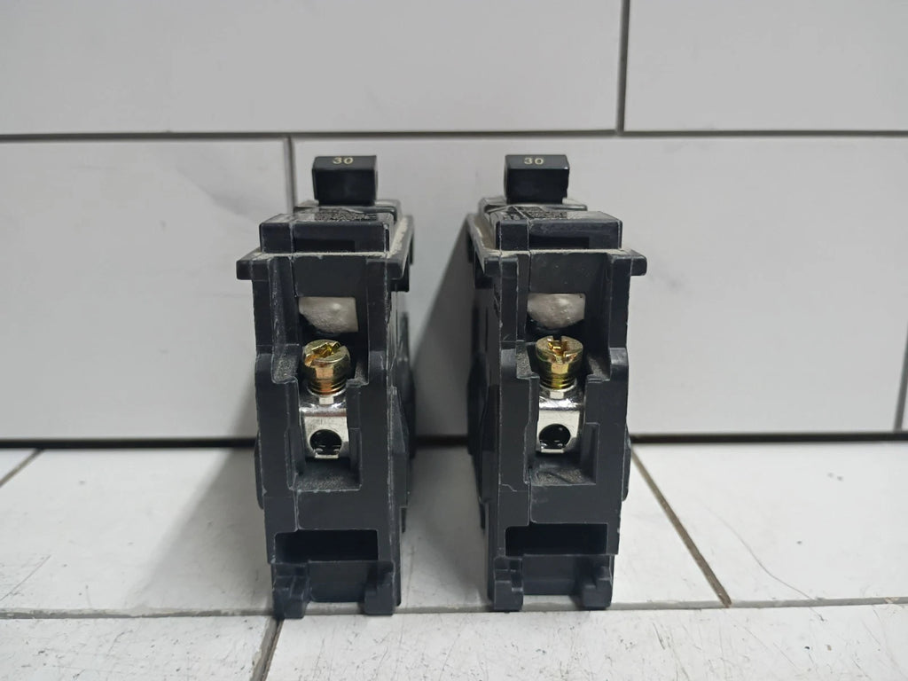 (2 Pack) SIEMENS Q130 30 AMP Single Pole Circuit Breaker 60hz Open Box