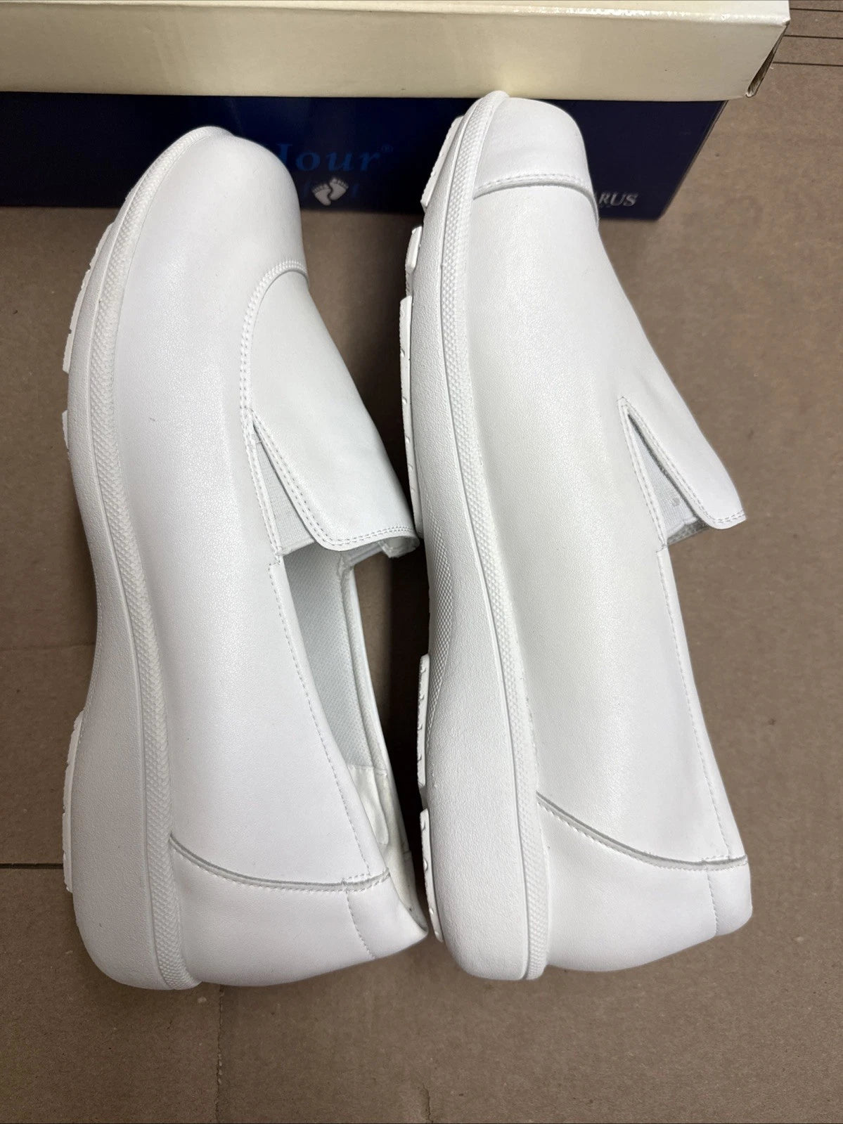 24 HOUR COMFORT Lila Women's 10.5 Wide Width Leather Slip-On Loafers Nurse