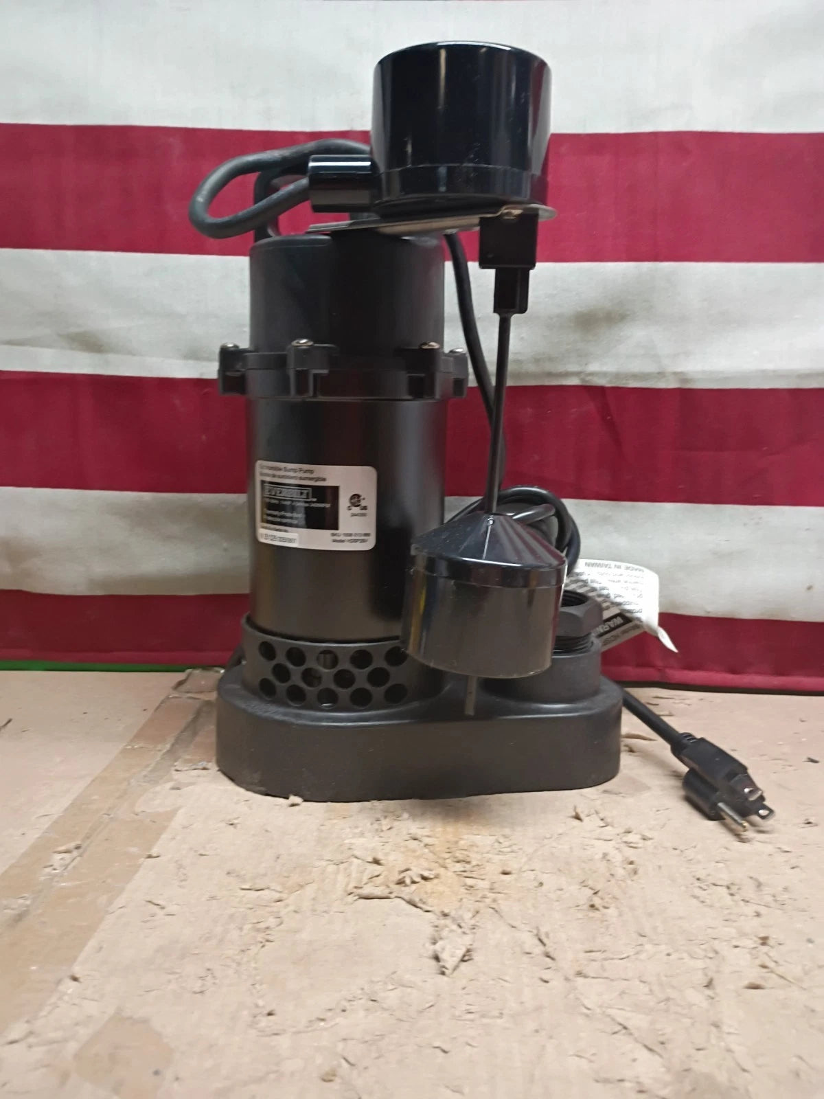 Everbilt HDSP25V 1/4 HP Submersible Sump Pump Thermoplastic, Open Box.