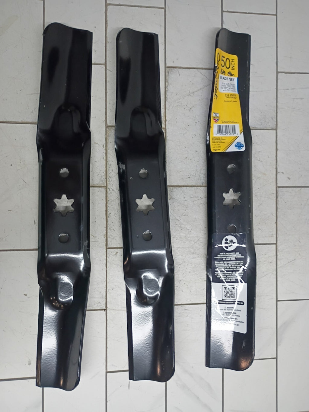 OEM Cub Cadet 50" 742-05052 & 942-05052 3-Mower Blades 50'' Deck NEW OPEN BOX
