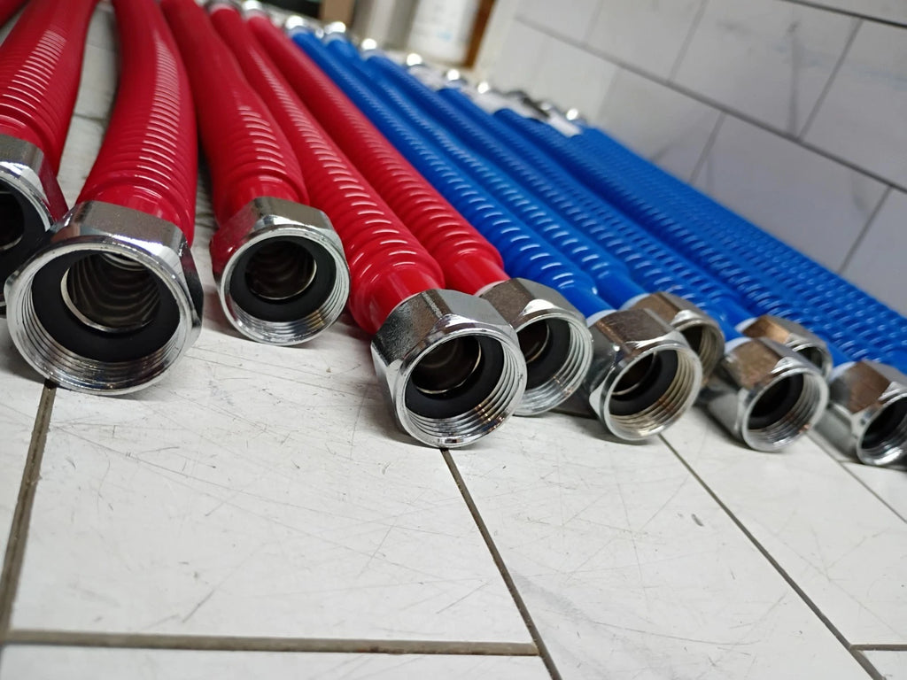 18PK Everbilt 3/4" X 3/4" X 18" Water Heater Flex Connector Red & Blue Open Box