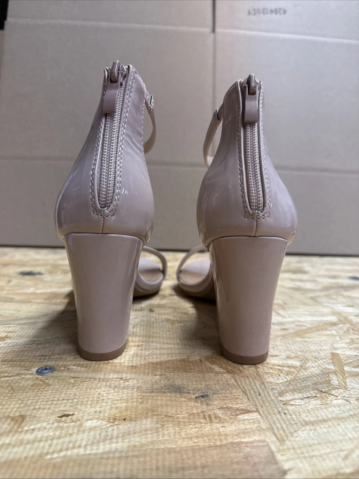 Top Moda Hannah-1 Womens Size 8.5 Nude Pat 3.5 Heel Ankle Strap Sandals Shoe