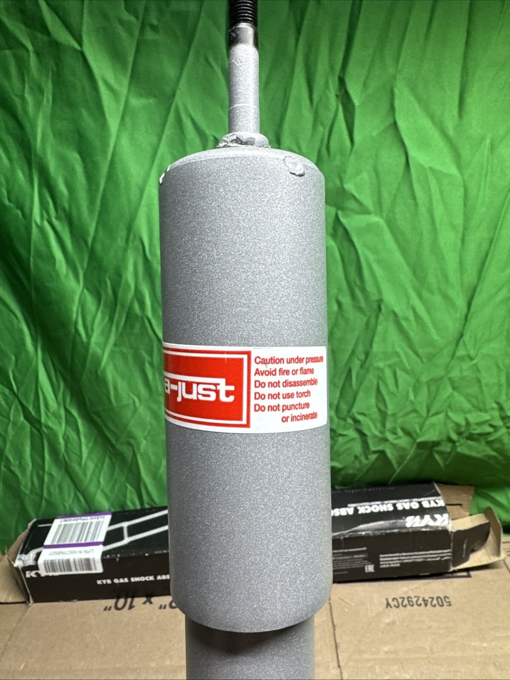 One New KYB Shock Absorber KG5514 for Chevrolet Ford GMC Mercury Volvo