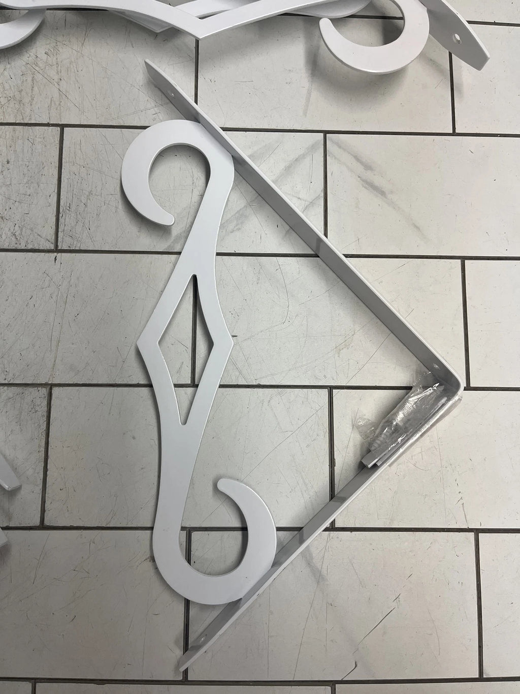 (10 pack) Everbilt colonial 9.7in x 7.7in decorative shelf bracket white 50lbs