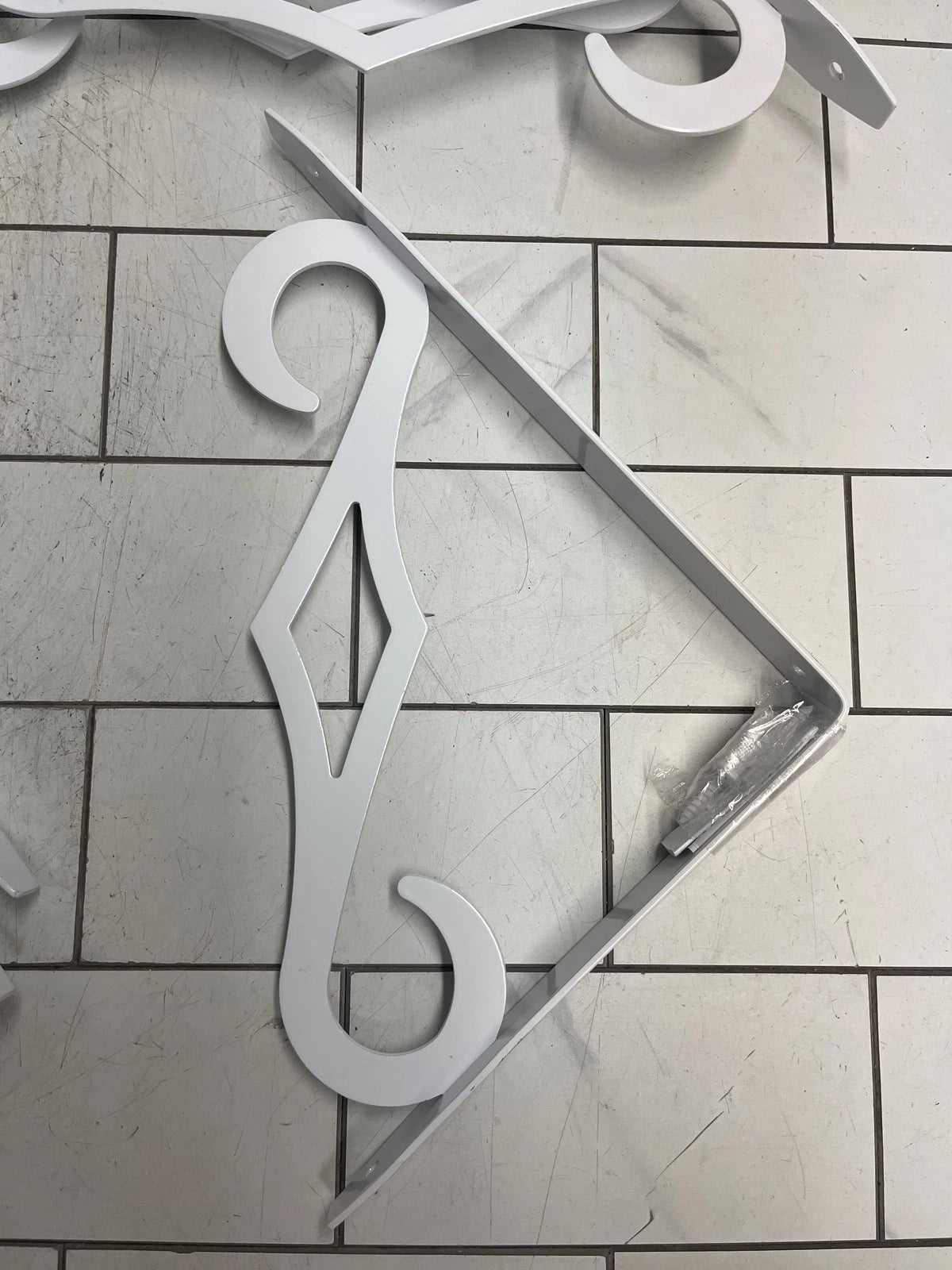 (10 pack) Everbilt colonial 9.7in x 7.7in decorative shelf bracket white 50lbs