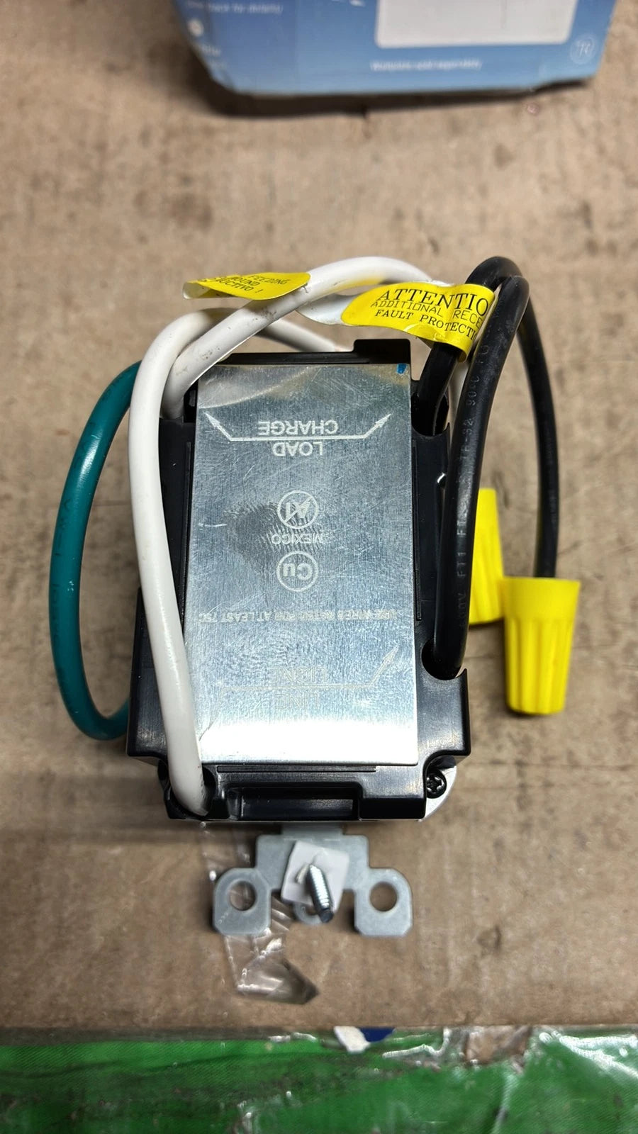 Leviton GUAC1-BW 24W USB (Type A/Type C) & GFCI Electrical Outlet NEW open box