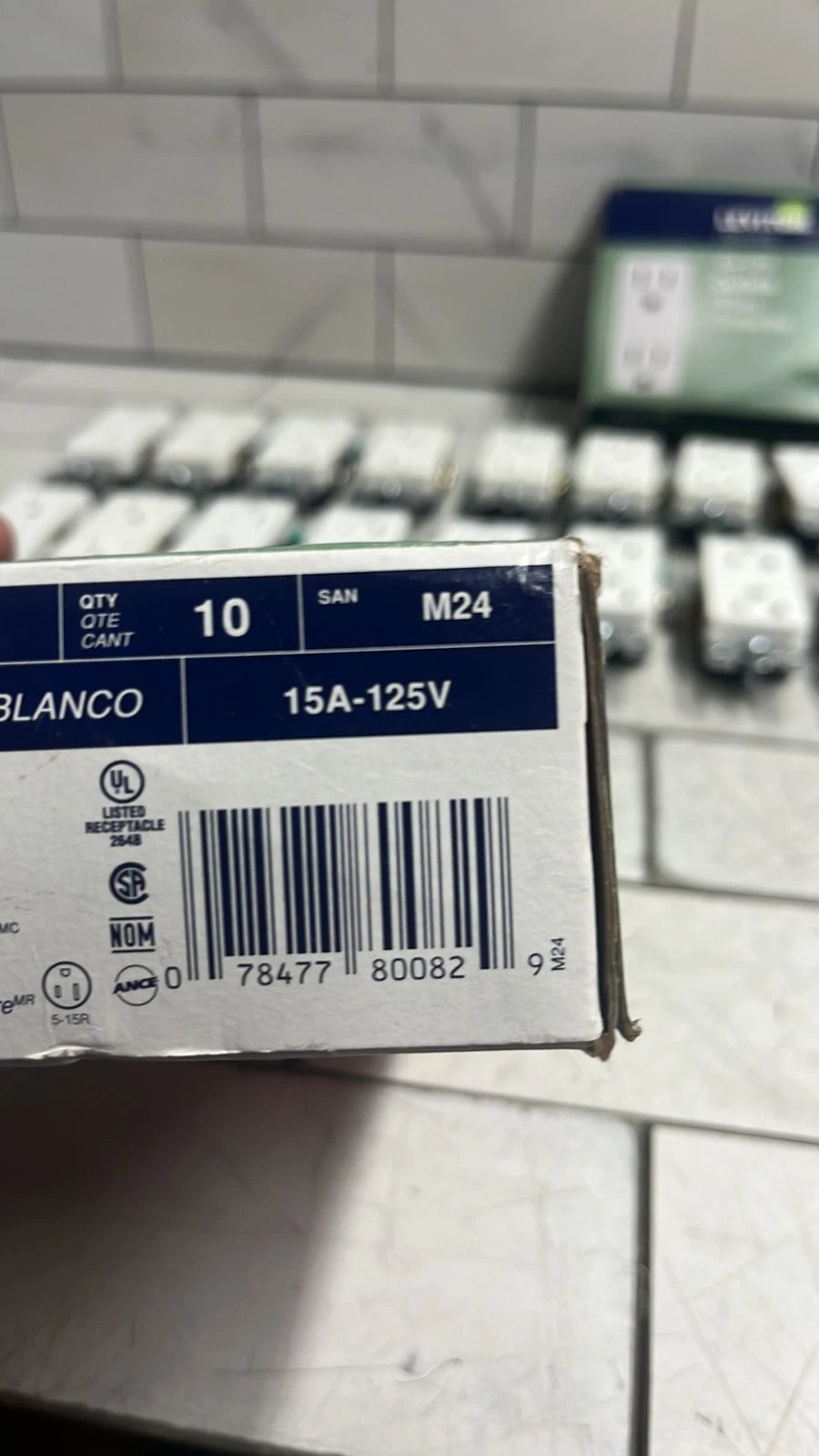 20 pack Of 10 Leviton 5325-WMP Decora 15 Amp 125V Duplex Receptacle, White