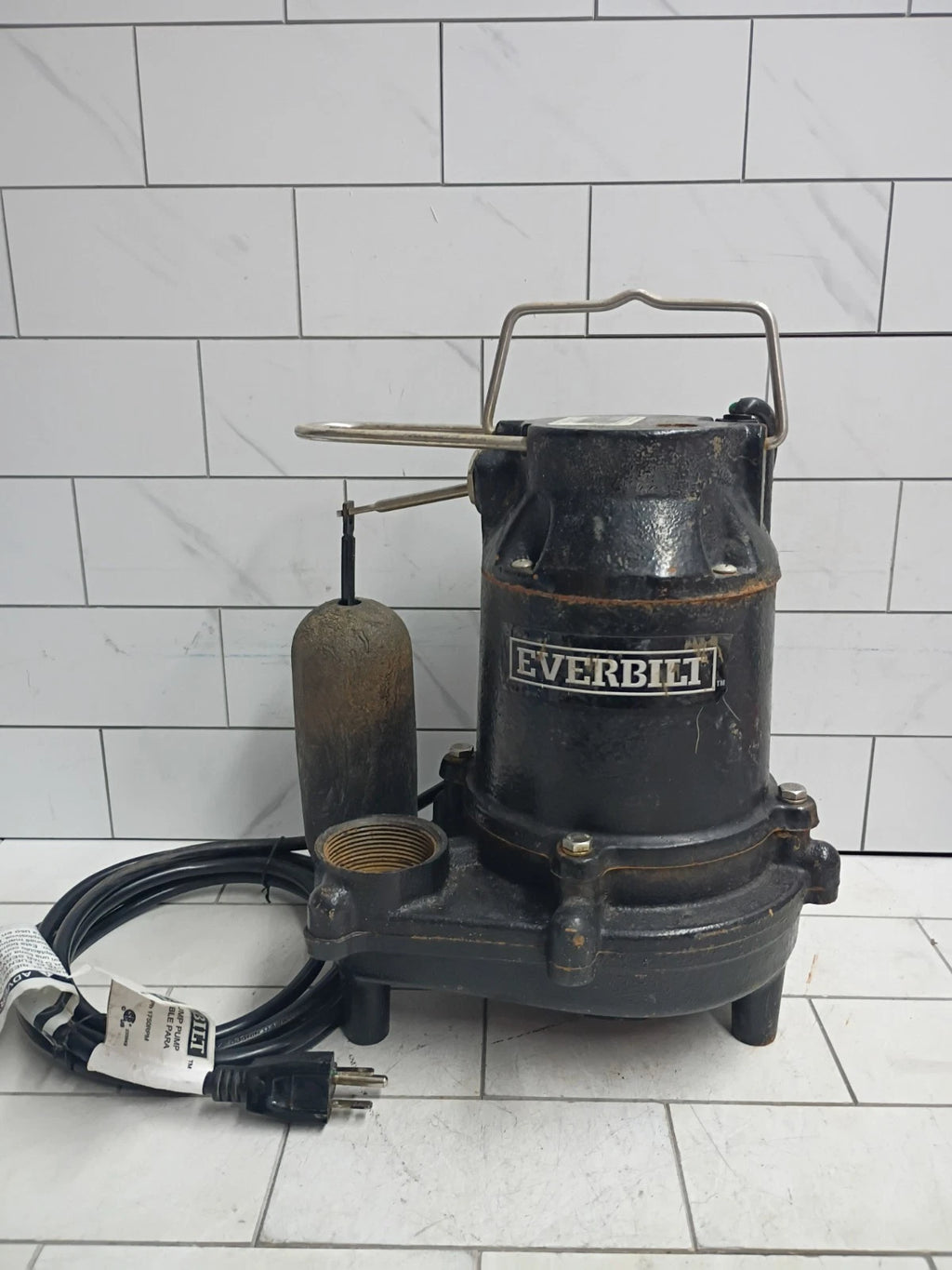 Everbilt 3/4HP Cast-Iron Pro-Grade Submersible Sump Pump 1004 120 345 Used