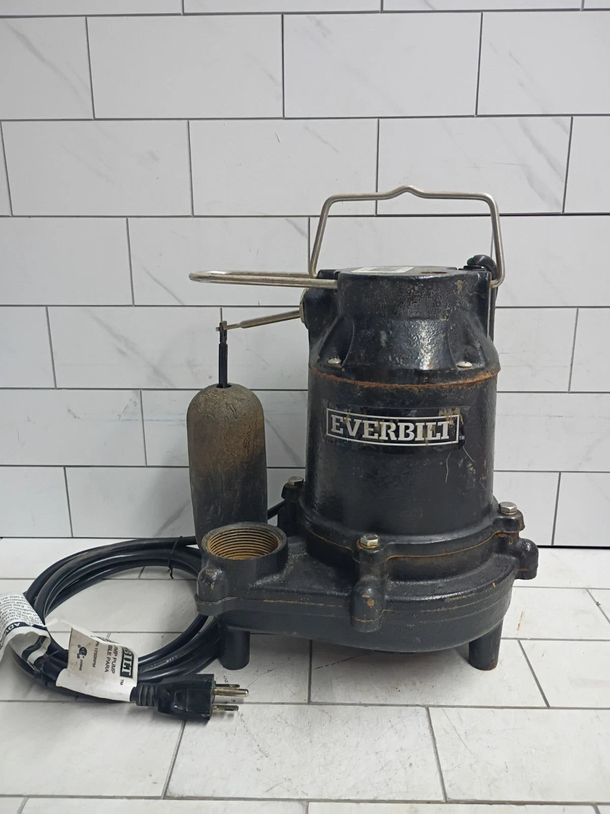 Everbilt 3/4HP Cast-Iron Pro-Grade Submersible Sump Pump 1004 120 345 Used