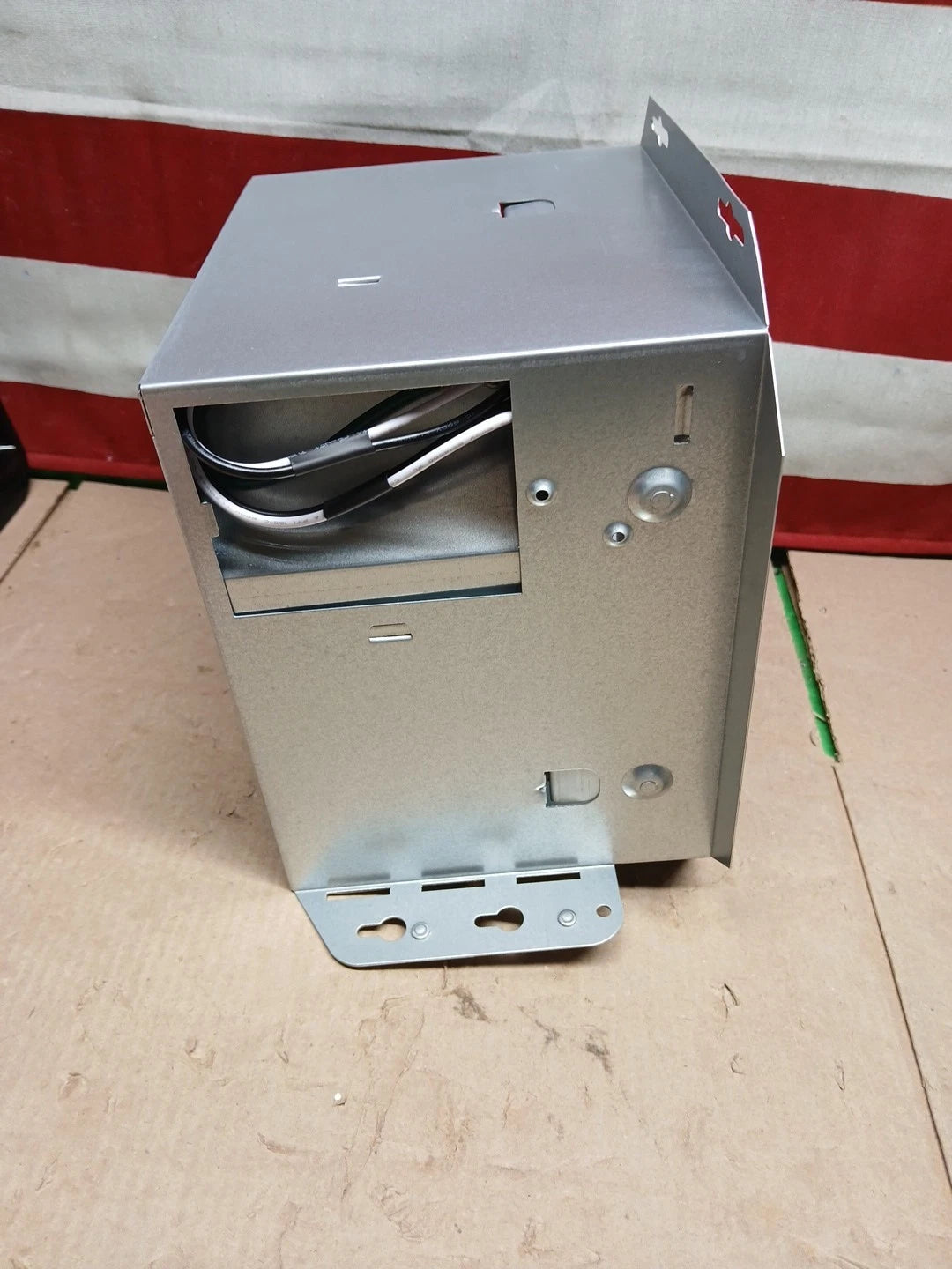 Broan NuTone BENL8 80 CFM Ceiling Bathroom Exhaust Fan with Light , NEW OB